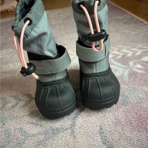 EUC toddler snow boots